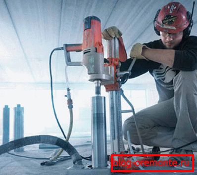 Diamantbohrlöcher in Beton - der einzige Ausweg für hochwertige Untergründe Diamantbohrlöcher in Beton - der einzige Ausweg für hochwertige Untergründe