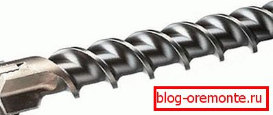 Der Bohrer für den Perforator - das Werkzeug zum Bohren von Öffnungen in Beton Der Bohrer für den Perforator - das Werkzeug zum Bohren von Öffnungen in Beton