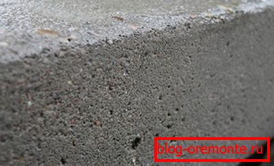 Je mehr Poren im Monolith sind, desto geringer ist seine Druckfestigkeit. Je mehr Poren im Monolith sind, desto geringer ist seine Druckfestigkeit.