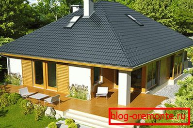Haus mit Hüftdach