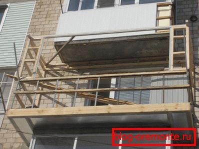 Holzrahmen erweiterter Balkon Holzrahmen erweiterter Balkon