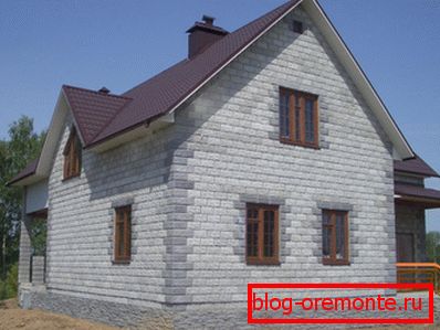 Haus aus Schaumbetonblöcken - warm und komfortabel Haus aus Schaumbetonblöcken - warm und komfortabel
