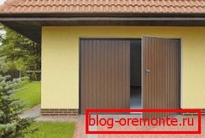 Türen-Tore mit Schwingkonstruktion