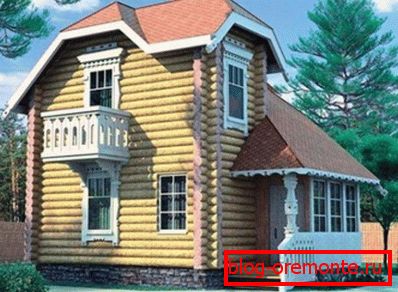 Zweistöckiges Holzhaus mit Veranda. Zweistöckiges Holzhaus mit Veranda.