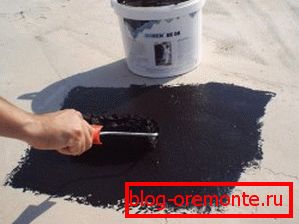 Die Emulsion schützt die Oberfläche vor Feuchtigkeitsverlust Die Emulsion schützt die Oberfläche vor Feuchtigkeitsverlust