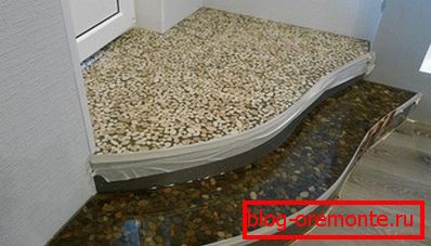 Epoxidboden mit Kieselsteinen