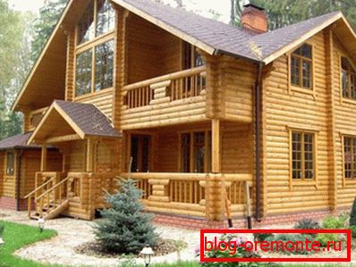 Fotos des Hauses aus geklebtem Holz. Fotos des Hauses aus geklebtem Holz.