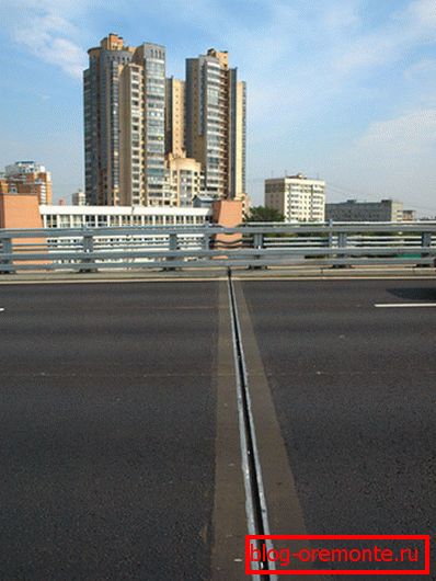 Fotokompensationsnaht in der Asphaltstraße Fotokompensationsnaht in der Asphaltstraße