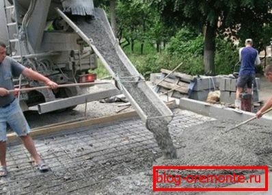 Die fertige Komposition kann auf die Baustelle geliefert werden Die fertige Komposition kann auf die Baustelle geliefert werden