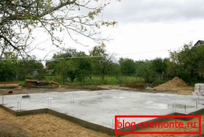 Idealerweise steifes Betonfundament Idealerweise steifes Betonfundament
