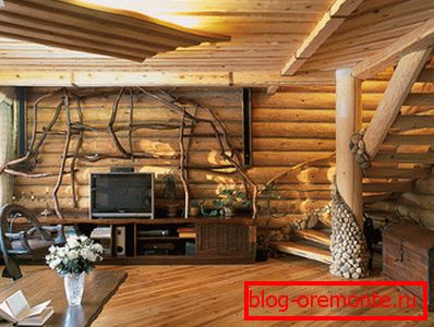 Das Innere des Hauses besteht aus Protokollen. Das Innere des Hauses besteht aus Protokollen.