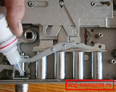 Schmiersperre wie man Metalltüren einstellt