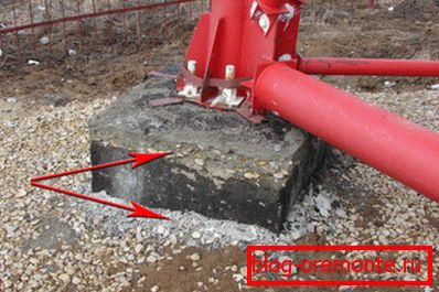Temperaturschwankungen verursachten eine teilweise Zerstörung des unzureichend frostbeständigen Betons. Temperaturschwankungen verursachten eine teilweise Zerstörung des unzureichend frostbeständigen Betons.