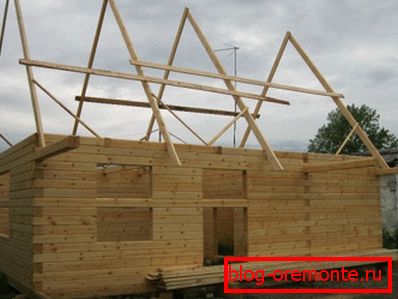 Die Gestaltung des Daches in Häusern dieser Art sollte so leicht wie möglich sein. Die Gestaltung des Daches in Häusern dieser Art sollte so leicht wie möglich sein.
