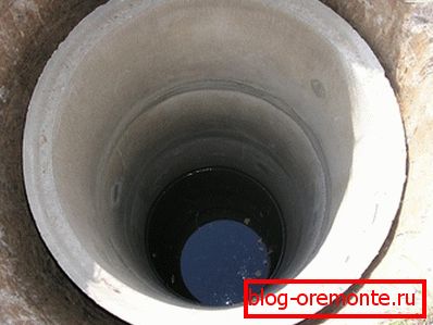 Runde Brunnen aus Betonfertigteilen zum Sammeln von Abwasser Runde Brunnen aus Betonfertigteilen zum Sammeln von Abwasser