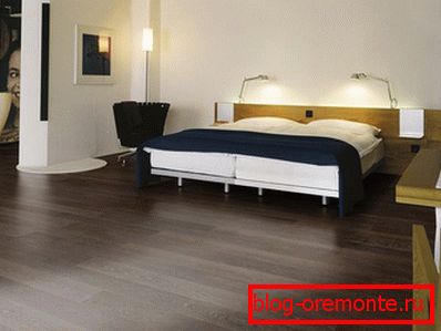 Wenge Farbe Laminat im Schlafzimmer