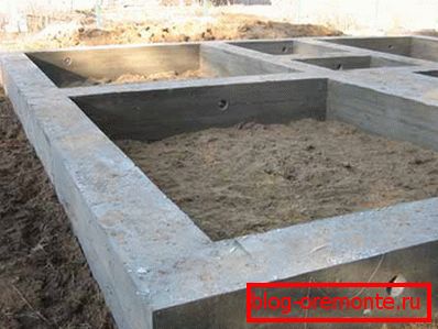 Bandfundament aus Stahlbeton Bandfundament aus Stahlbeton
