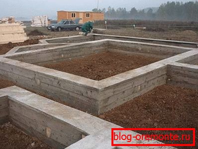 Bandgrundlage für den Bau eines Holzhauses.