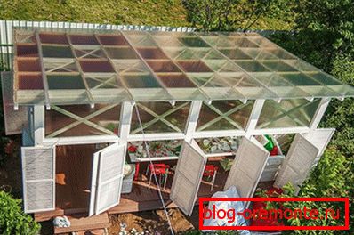 Sommerküche mit transparentem Dach