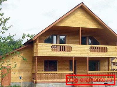 Amateurfoto des fertigen Hauses aus einer Holzbar erstellt Amateurfoto des fertigen Hauses aus einer Holzbar erstellt
