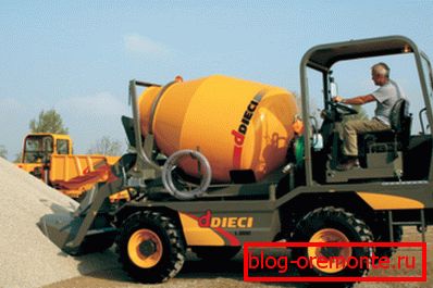Mobiler Betonmischer zum Eigenlauf Mobiler Betonmischer zum Eigenlauf