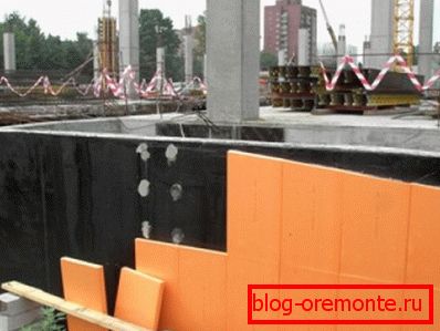 In der Foto - EPPS auf das Betonfundament kleben In der Foto - EPPS auf das Betonfundament kleben