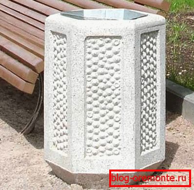 Auf den Fotobehältern aus Beton, die in unserem Leben fest verankert sind und fast überall vorkommen. Auf den Fotobehältern aus Beton, die in unserem Leben fest verankert sind und fast überall vorkommen.