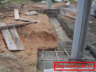 In den Fotos betonieren Säulen In den Fotos betonieren Säulen
