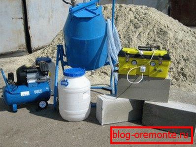 Auf dem Foto - die Organisation der Eigenproduktion von Schaumstoffblöcken Auf dem Foto - die Organisation der Eigenproduktion von Schaumstoffblöcken