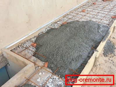 Das Foto zeigt den zukünftigen Rollback von Beton. Das Foto zeigt den zukünftigen Rollback von Beton.