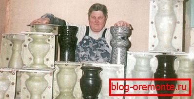 Anfänger, umgeben von Formen und Fertigprodukten Anfänger, umgeben von Formen und Fertigprodukten