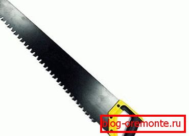 Bügelsäge auf Schaumbeton mit harten Legierungszähnen Bügelsäge auf Schaumbeton mit harten Legierungszähnen