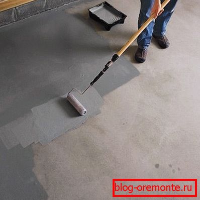 Betonentstaubung durch eindringende Grundierung und Schaumstoffrolle Betonentstaubung durch eindringende Grundierung und Schaumstoffrolle