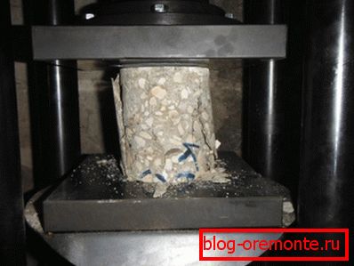 Kraftprüfgeräte können sehr groß sein. Kraftprüfgeräte können sehr groß sein.