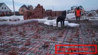 Wärme wird von den verlegten Drähten auf die Lösung übertragen. Wärme wird von den verlegten Drähten auf die Lösung übertragen.