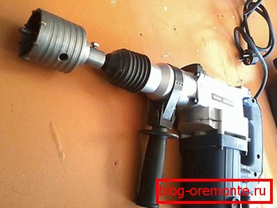 Perforator mit einer Krone aus pobeditovyh Schneidelementen Perforator mit einer Krone aus pobeditovyh Schneidelementen