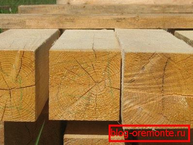 Holz für den Bau eines Holzblockhauses Holz für den Bau eines Holzblockhauses