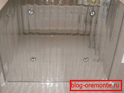 Decke mit Spiegellamellen Decke mit Spiegellamellen
