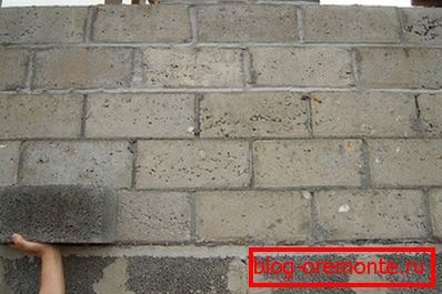 Die Oberfläche des Mauerwerks erfordert eine obligatorische Nachbearbeitung.