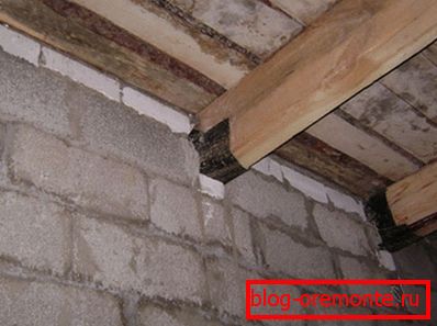 Vor dem Betonieren oder Mucken der Stangen in die Wand müssen diese vor Feuchtigkeit geschützt werden. Vor dem Betonieren oder Mucken der Stangen in die Wand müssen diese vor Feuchtigkeit geschützt werden.