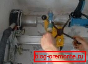 Bei Bedarf können Sie ein spezielles Befestigungselement erwerben, mit dem Sie einen herkömmlichen Stempel in eine ähnliche Station verwandeln können Bei Bedarf können Sie ein spezielles Befestigungselement erwerben, mit dem Sie einen herkömmlichen Stempel in eine ähnliche Station verwandeln können