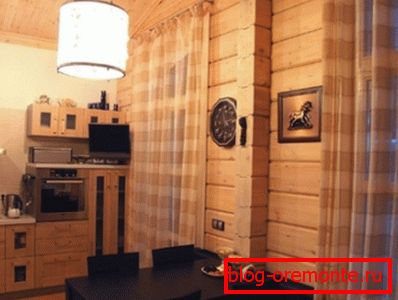 Die Einfachheit und Bequemlichkeit eines Holzhauses Die Einfachheit und Bequemlichkeit eines Holzhauses