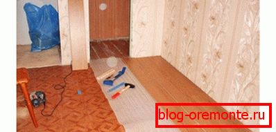 Der Prozess des Verlegens von Laminat
