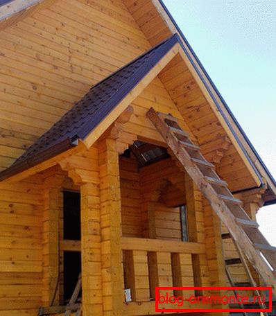 Unterschiedliche Holzarten ermöglichen die Kombination mehrerer Außenfassaden Unterschiedliche Holzarten ermöglichen die Kombination mehrerer Außenfassaden