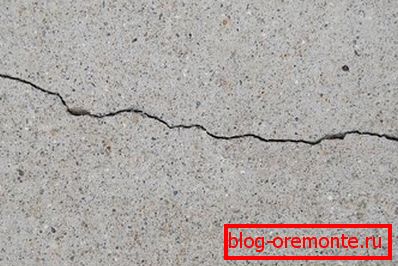 Das Ergebnis von unsachgemäßem Betonieren im Winter Das Ergebnis von unsachgemäßem Betonieren im Winter