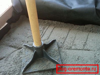 Manuelles Stempeln - viele private Entwickler stellen ähnliche Werkzeuge aus Holzstäben her Manuelles Stempeln - viele private Entwickler stellen ähnliche Werkzeuge aus Holzstäben her