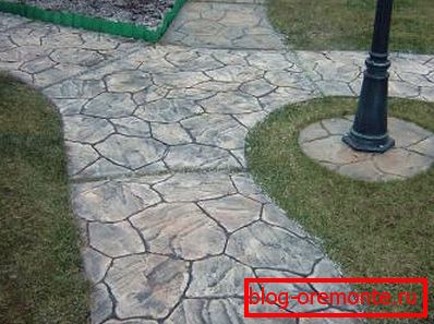 Gartenwege aus Beton - schön und praktisch Gartenwege aus Beton - schön und praktisch