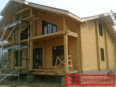 Jetzt auf dem Höhepunkt des Erfolgs sind die Projekte von Häusern Chalets aus einer Bar. Jetzt auf dem Höhepunkt des Erfolgs sind die Projekte von Häusern Chalets aus einer Bar.