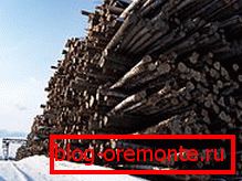 Lagerhaus für zu bearbeitendes Holz (Foto) Lagerhaus für zu bearbeitendes Holz (Foto)