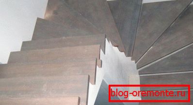 Stufen aus Holz für Betontreppen sehen trotz des günstigen Preises stilvoll und solide aus. Stufen aus Holz für Betontreppen sehen trotz des günstigen Preises stilvoll und solide aus.